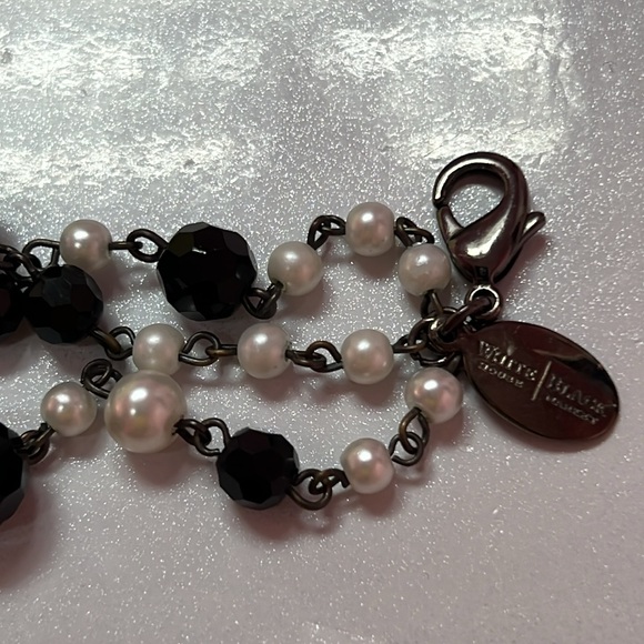 🖤WHITE HOUSE BLACK MARKET PEARL & BLACK 3 STEAND ADJUSTABLE 17” NECKLACE 🖤 - Picture 13 of 14